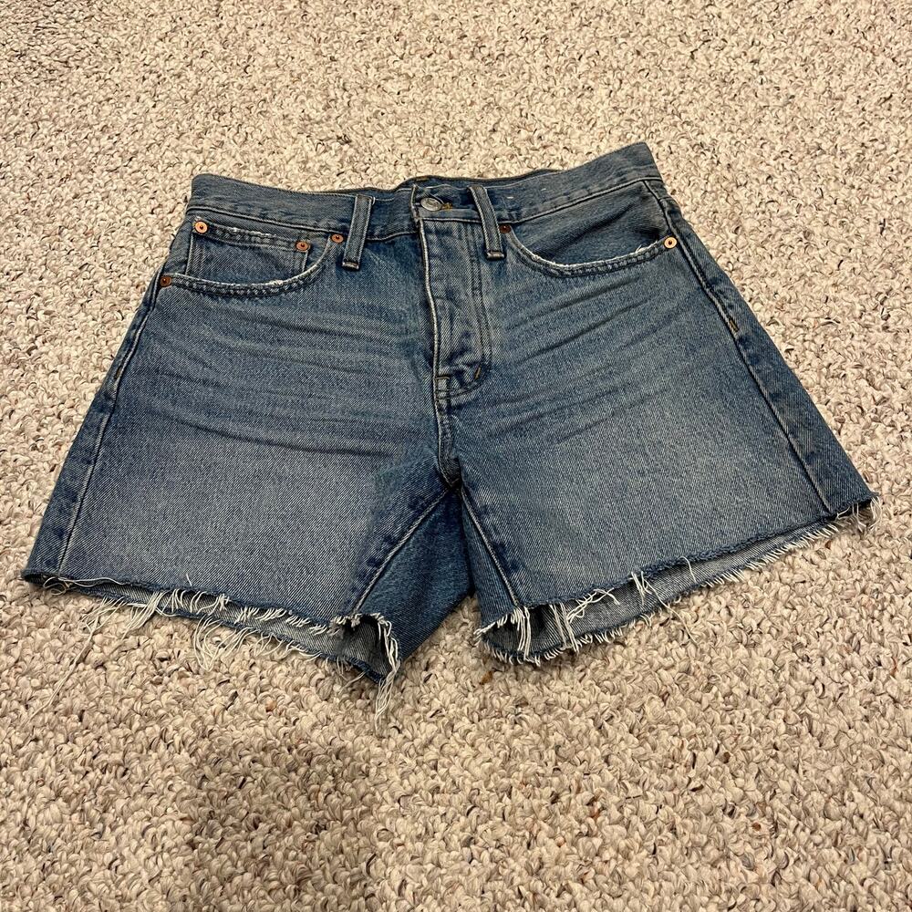 Madewell Raw-Hem Denim Jean Shorts in Medium Blue